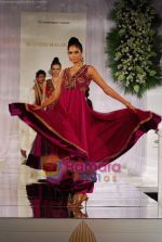 Model walks the ramp for Manish Malhotra at Aamby Valley India Bridal Week day 5 on 2nd Nov 2010 (146).JPG